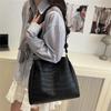 Retro Trendige PU Tragbare Krokodilmuster Schultertasche Damen Vielseitige Tasche Handtasche Hochwertige Tote Tasche für Pendler Geschenke