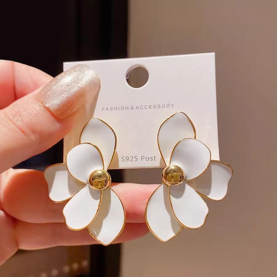 Elegant White Flower Stud Clip-On Earrings - French-Inspired, Versatile & Stylish for Women.