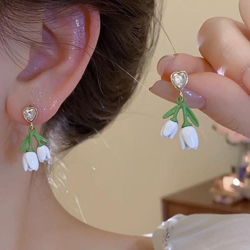 

Love Heart Flower Stud Earrings: Women s Fresh Summer 2024 Niche Design зелёный