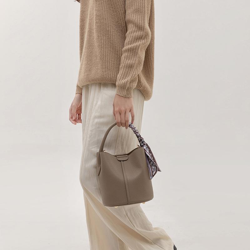 Versatile new bag, women's bag, crossbody bag 2026, light luxury high-end genuine leather handbag bucket bag manufacturer