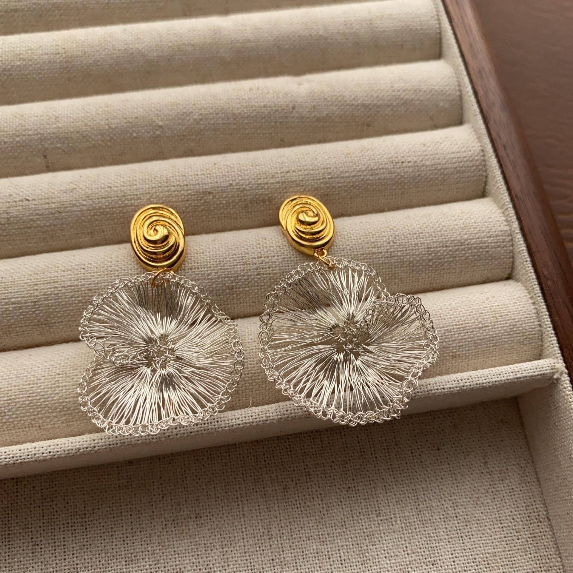

Thin metal wire stacked braided flower stud earrings spiral elegant French romantic art exquisite earrings super fairy earrings