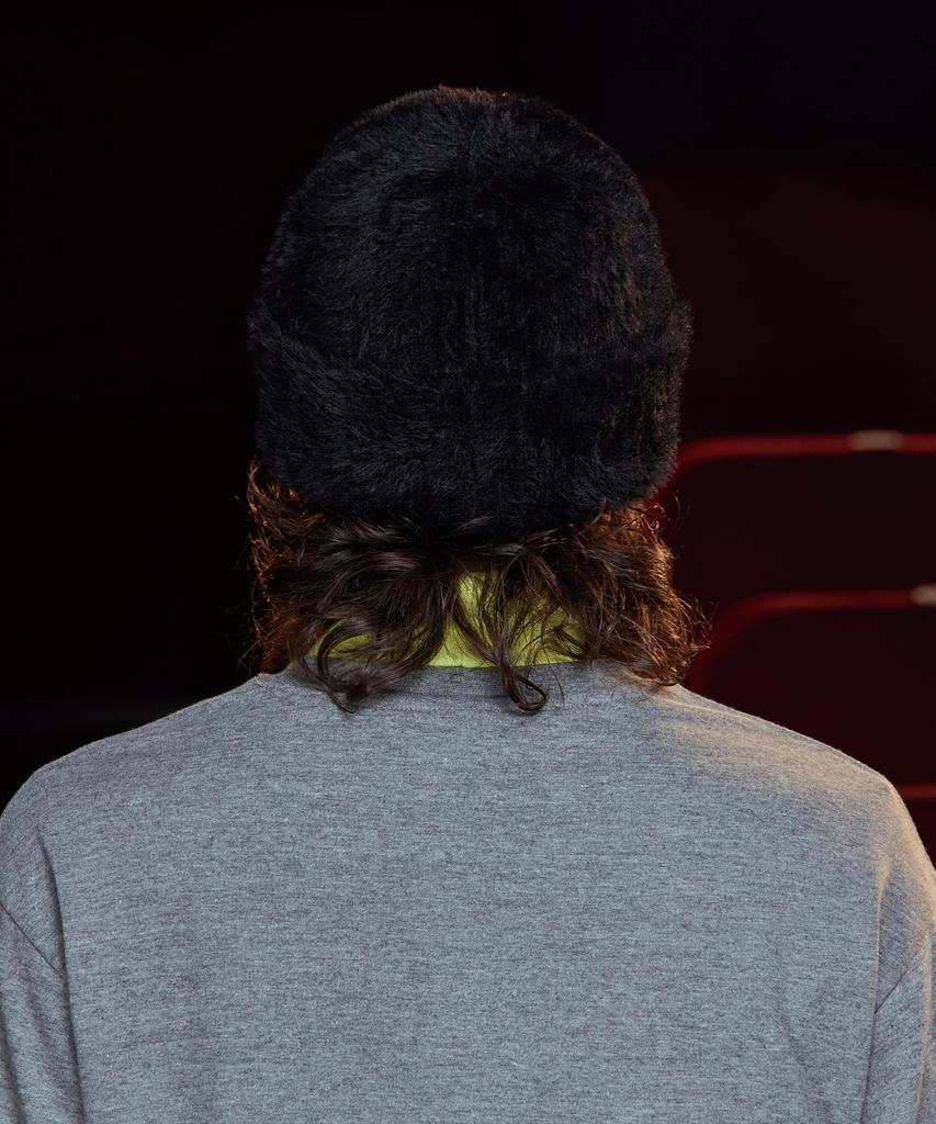UNALLOYED Flower Fur Beanie / Black