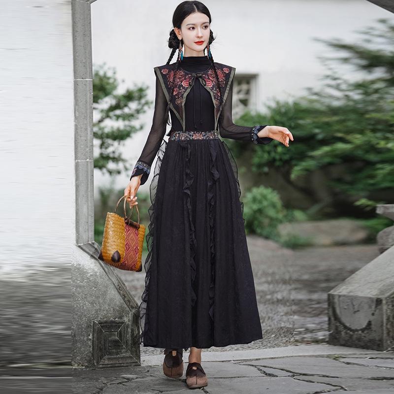 Versatile Ethnic Women's Short Cloak - Retro Embroidered Yunjian Style