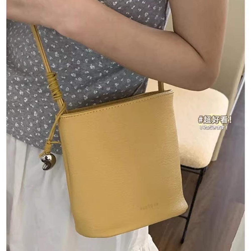 Versatile ins small bag women's 2025 new trendy spring and summer fashion simple bucket bag casual commuter messenger bag