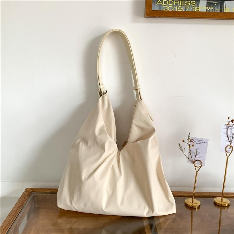 

Commuter wind tote bag female logo nylon leisure bag niche creative design large capacity shoulder bag белый