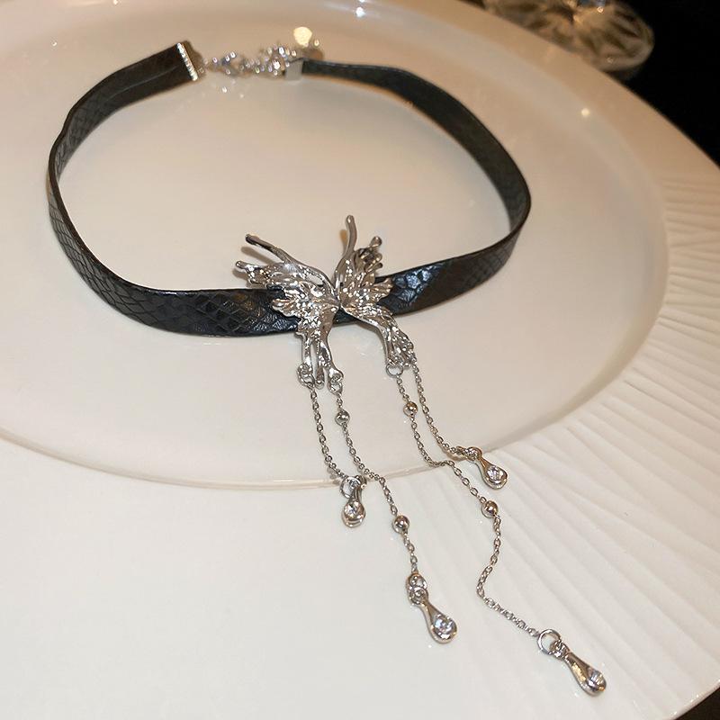 European and American Ins Cold Wind Artificial Opal Necklace Casual Sweet and Cool Personality Sweater Chain Collarbone Chain Necklace Decowomen
