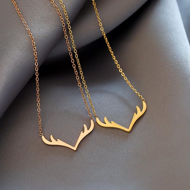 Xiaohongshu Influencer Necklace: Cute Little Deer Pendant, Korean Style, Simple & Versatile Fashion for Students.
