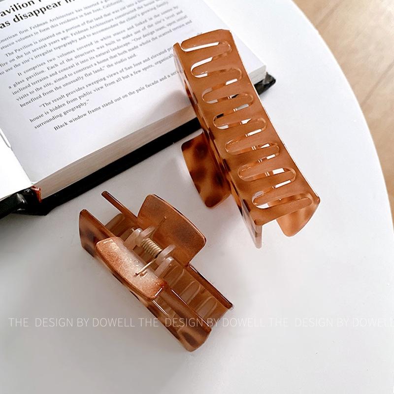 Elegant And Stylish Resin Hair Clip For Women Duowei Jewelry Korean Style Hair Claw Medium Size Matte Finish