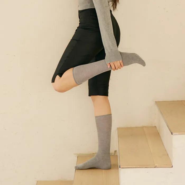 Loose Rolled-up Knee Socks
