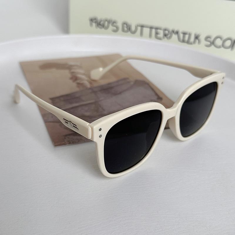 Falling Pool Women s Trendy Polarized Sunglasses - UV Protection, Face Slimming, Stylish for Driving