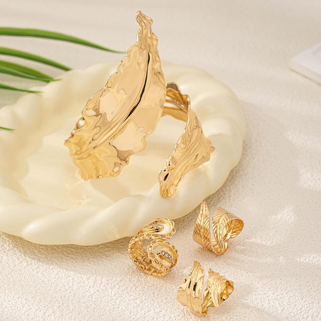 Retro Gold Pleated Leaf Bangle & Adjustable Spiral Ring Set