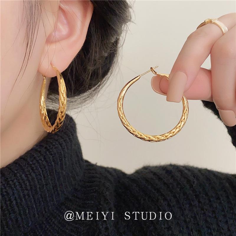 French Retro Metal Ear Cuffs: Elegant Woven Texture, High-End European & American Style