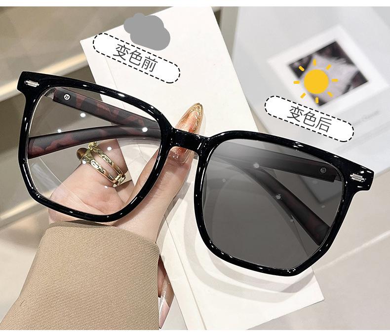 

No Makeup Large Frame Color-Changing Glasses Women S Ultra-Light Anti-Blue Light Myopia Flat Mirror Fashion Commuter Ins Style High Value Gray flat light