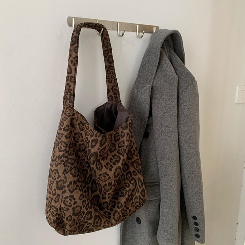 Trendy and Versatile Retro Casual Commuter Single-shoulder Tote Bag