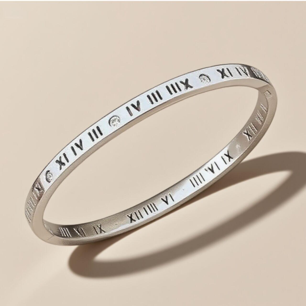 European Light Luxury Titanium Steel Roman Numeral Bracelet - Minimalist, Colorfast, Stainless Steel Jewelry