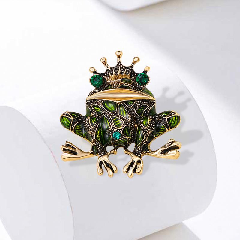 New Fashion Crown Frog Brooch Rhinestone Brooch Creative Versatile Oil Dripping Animal Corsage