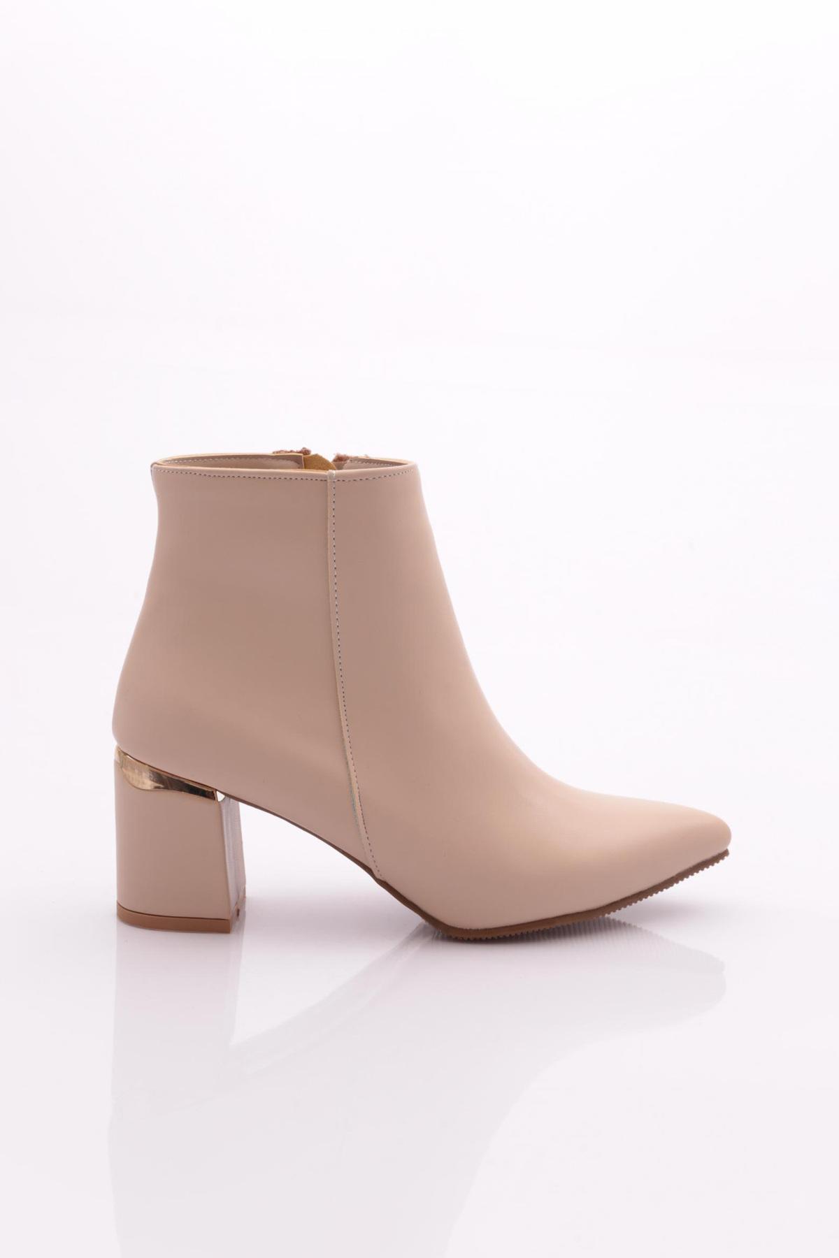 

Женские модные ботинки на каблуке 40