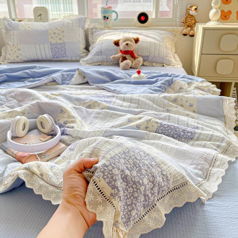 Exquisite Lace Crinkle Gauze Cotton Summer Quilt Skin-Friendly Washable Multi Size Bedding For Cozy Bedroom Summer Sleeping