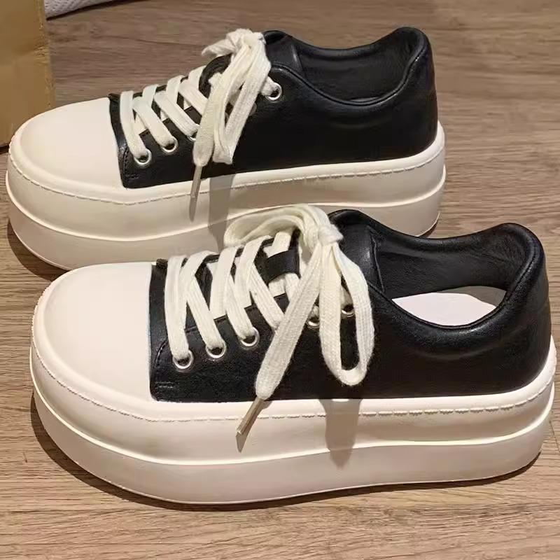High-value platform white shoes 2025 new fashion commuting retro versatile light casual sports shoes
