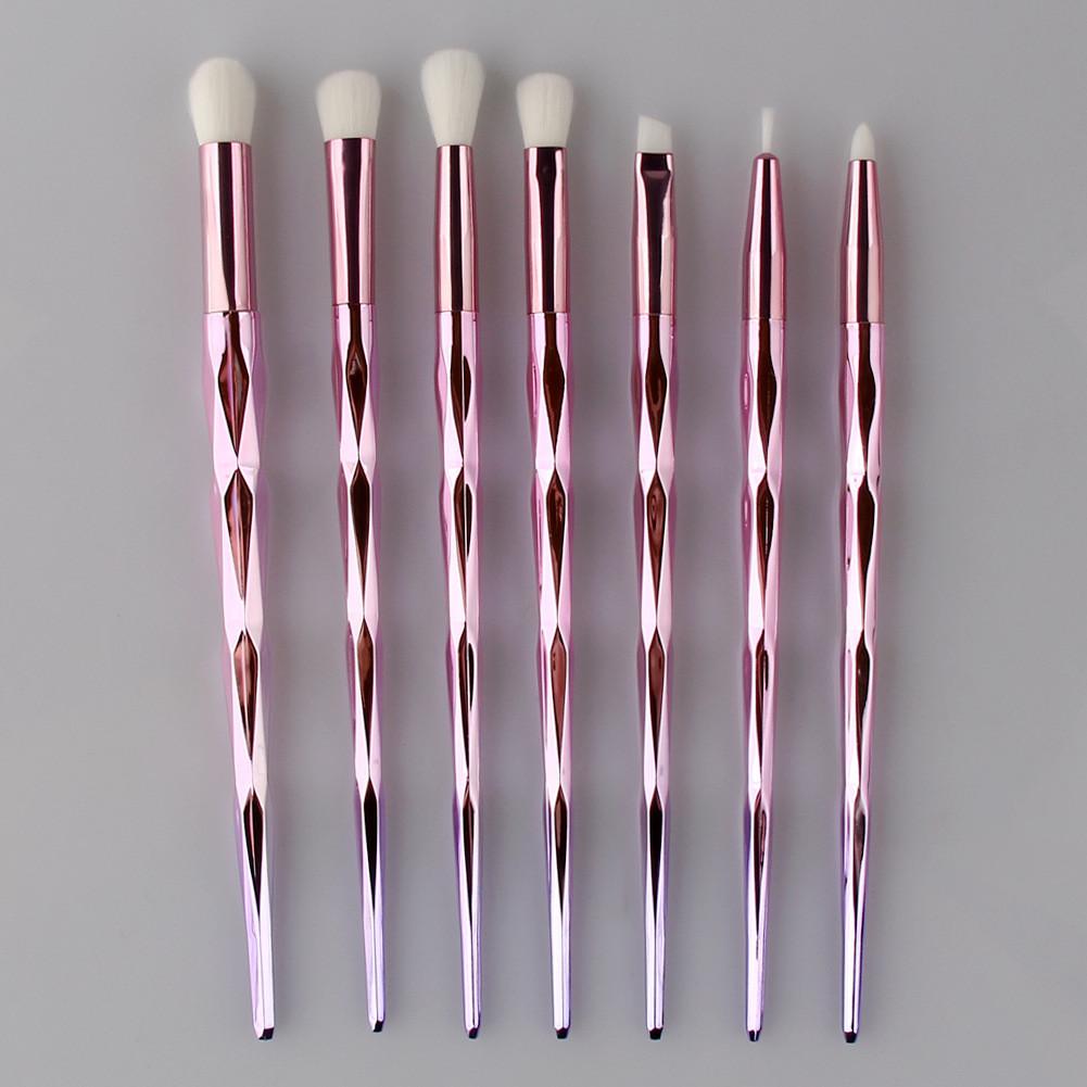 Eye Shadow Brush Set With Synthetic Fibers For Makeup Enthusiasts And Professionals