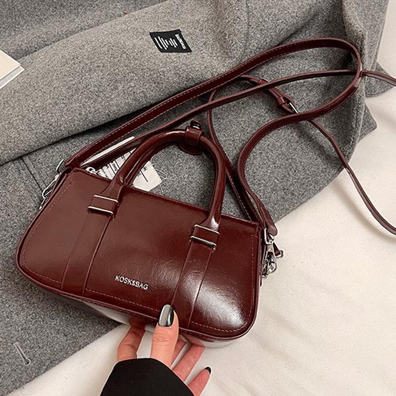 Super fire small bag women's autumn and winter retro 2025 new versatile shoulder messenger bag casual portable work tote bag