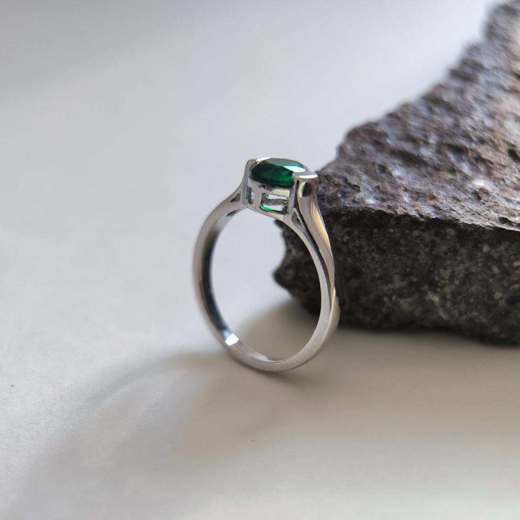 Серебряное кольцо с изумрудом nano 0.908ct, вес изделия 2,25 гр (2205845)