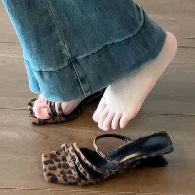 2025 Sommer Neue Marke Damen Slipper Mode Schmaler Riemen Damen Elegante Sandale Hoher Keilabsatz Outdoor Elegante Pantoletten