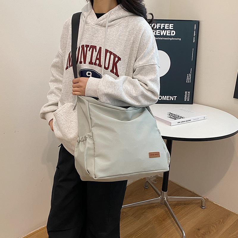 Neue Canvas-Tasche, neue trendige und modische personalisierte Ein-Schulter-Umhängetasche, Messenger-Tasche mit großem Fassungsvermögen.