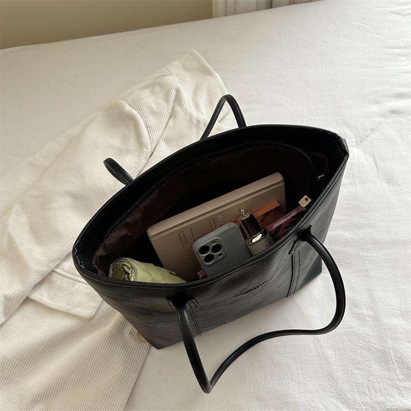 Versatile Retro Tote Bag - Large-Capacity Shoulder Bag for Commuting and Leisure, Korean Style