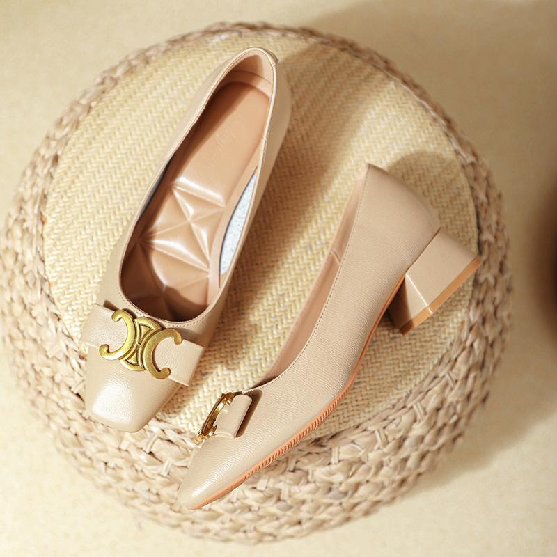 

High heels thick heels are not tired feet 2025 new spring and autumn Huizhou women s shoes French retro square head low heel light mouth single shoes 40 абрикосовый