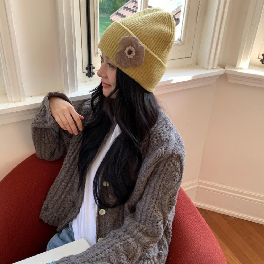 Polyester Floral Knitted Beanie Hat 56cm-58cm Circumference Handmade Beanie Outdoor Wear
