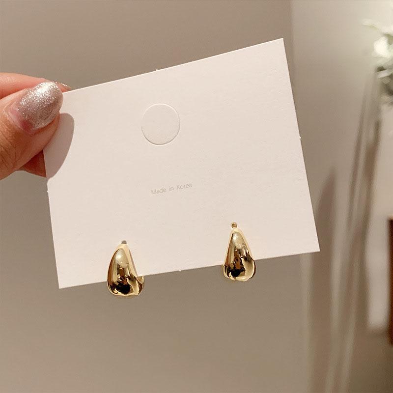 Boucles d'oreilles à tige en forme d'anneau Mobius européen pour femmes, bijoux minimalistes en métal torsadé, piercing, mode coréenne