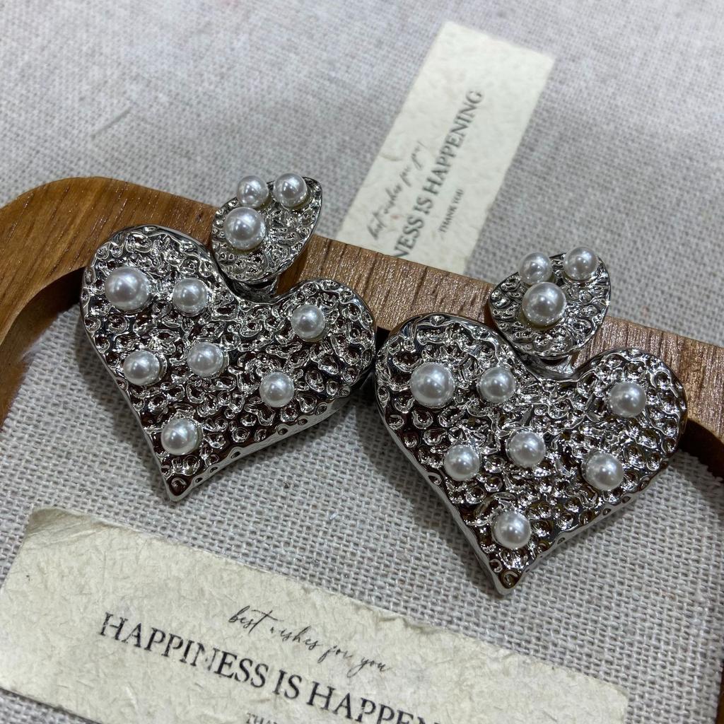Love Stud Earrings Fashion Heart Earrings Women Exaggerated Personality Light Retro Earrings Design