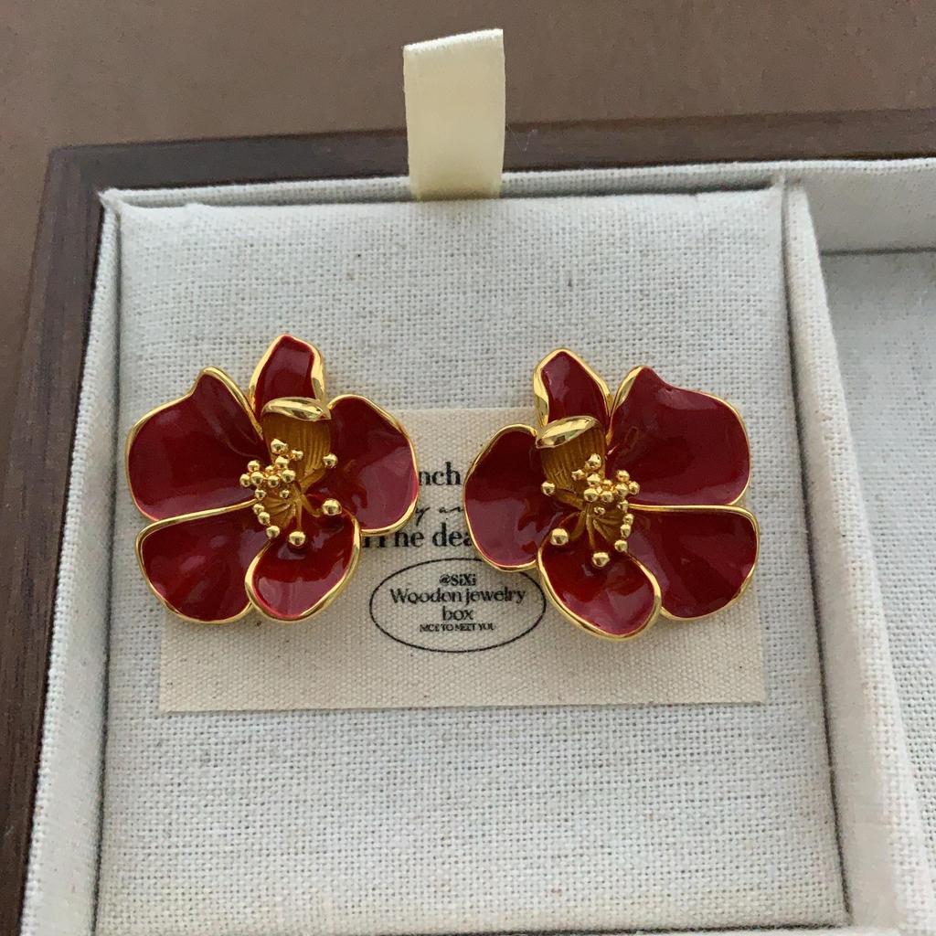 Burgundy Petal Stud Earrings Three-Dimensional Luxury Art High-End Sense Elegant Romance Exquisite Autumn And Winter Festival Earrings Women