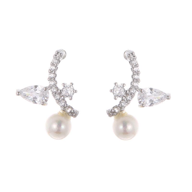 Elegant European Rhinestone Leaf Stud Earrings with Pearls