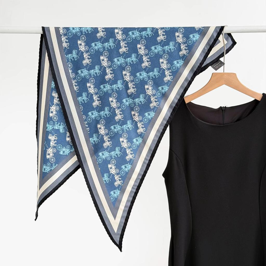 Fashion new autumn and winter silk wool triangle towel collection women's warm retro mulberry silk shawl decorative shawl