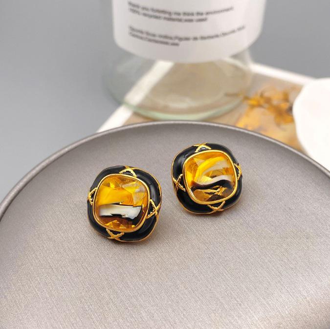 Qingdao Iridescent Geometric Wave Resin Stud Earrings: High-End Retro Fashion for Women
