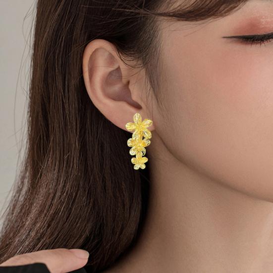 1 Pair Women Drop Earrings Geometric Design Flower Shape Stud Earrings Retro Style Shiny Texture Earrings