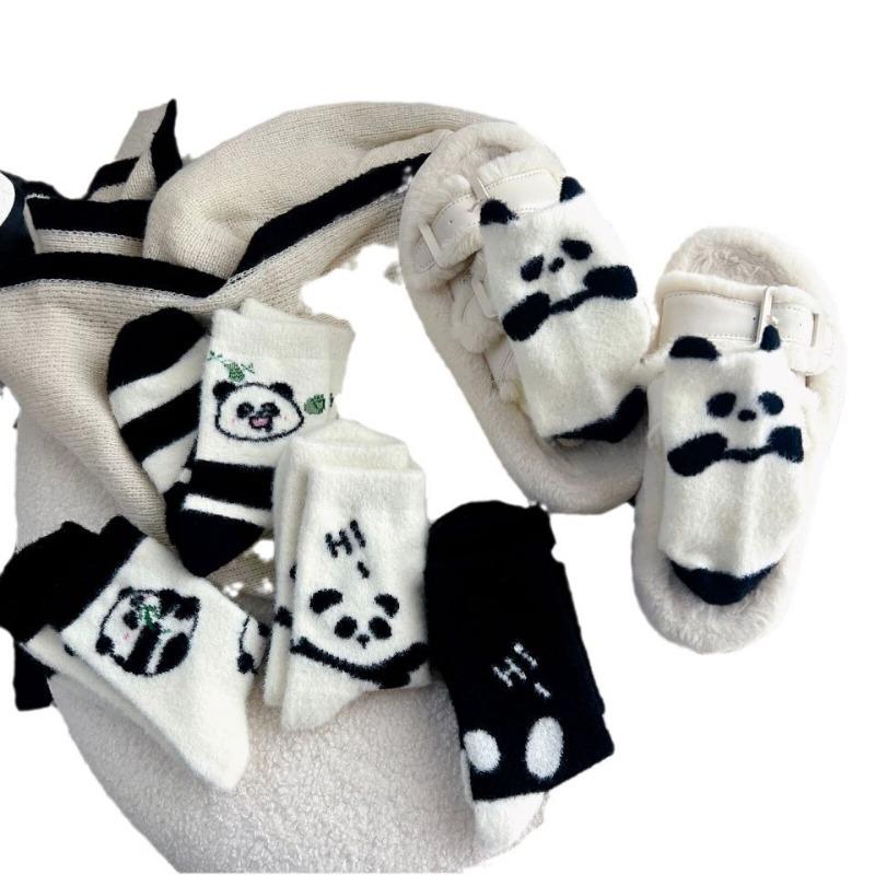 Black and White Panda Cartoon Socks, Women's Mid-calf Socks, Autumn and Winter Thickened with Fleece, Warm and Cold-resistant, Cute Snow Floor Socks