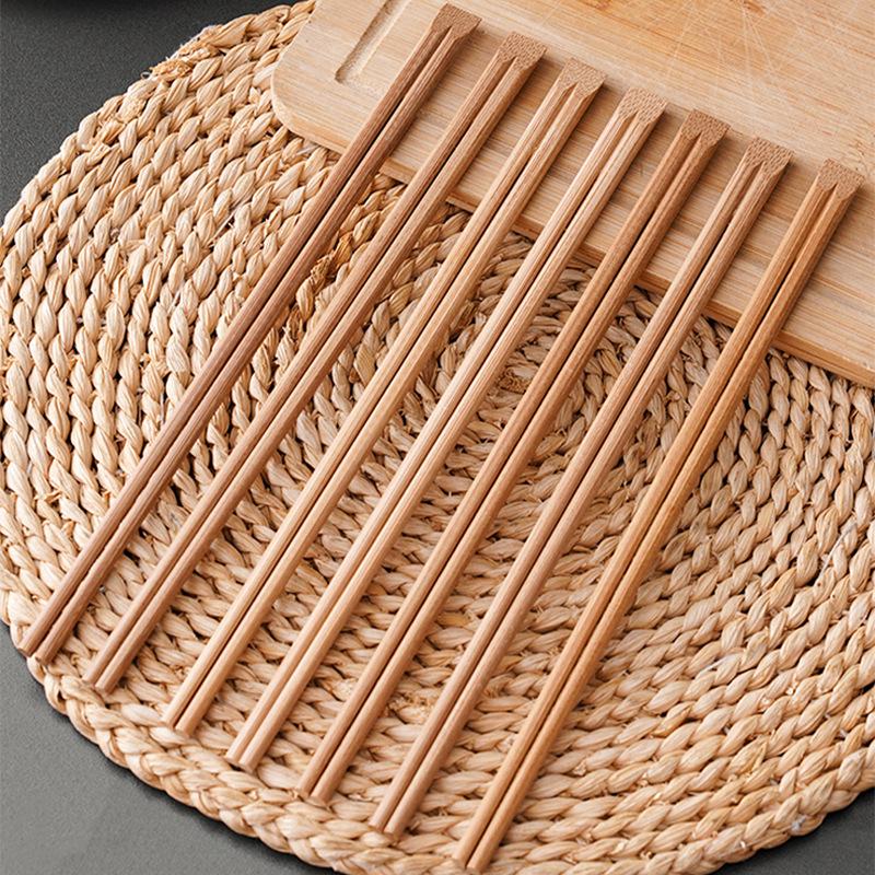 Takeaway Packaging with Convenient Individual Portions and Eco-friendly Disposable Chopsticks