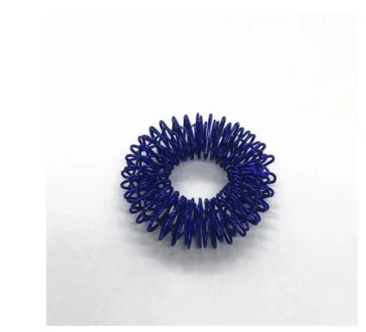 100 pezzi/lotto mini gadget massaggiatore per dita a molla relax Diametro 27 mm Anelli Massaggiatori Agopuntura Massaggiatore per Dita 6 colori a scelta