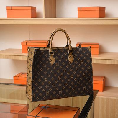 Luxe klassieke stijl retro vakmanschap nieuwe dames tas met printletters metalen accessoires grote capaciteit effen kleur tas