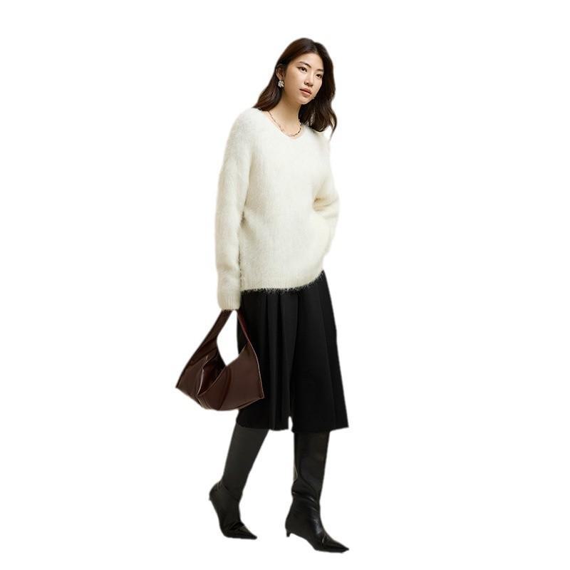 Peruvian Pink Alpaca V-Neck Sweater for Women - Soft, Warm, and Perfect for Autumn and Winter.