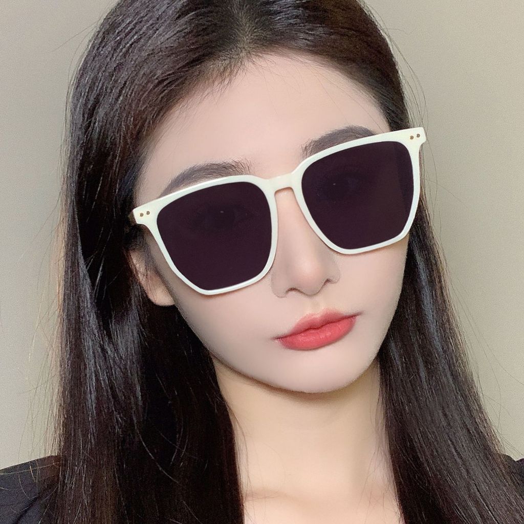 Pink Eyewear With Polarized Uv400 Fullframe Pc Lenses For Fashion And Sun Protection