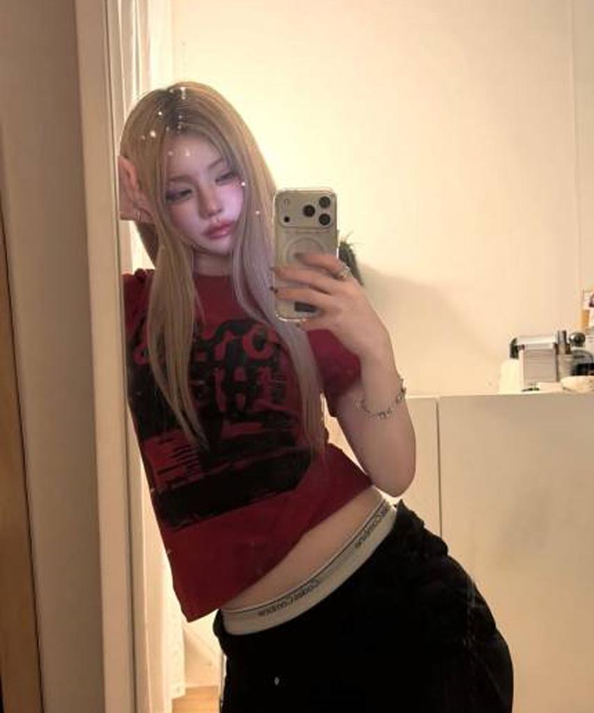 Garter Gallery Vintage Heart Crop T-Shirts_Red