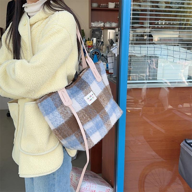 Maillard Large-capacity Plaid Bag Women's Commuter Shoulder Bag Woolen Model Autumn and Winter New Women's Bag