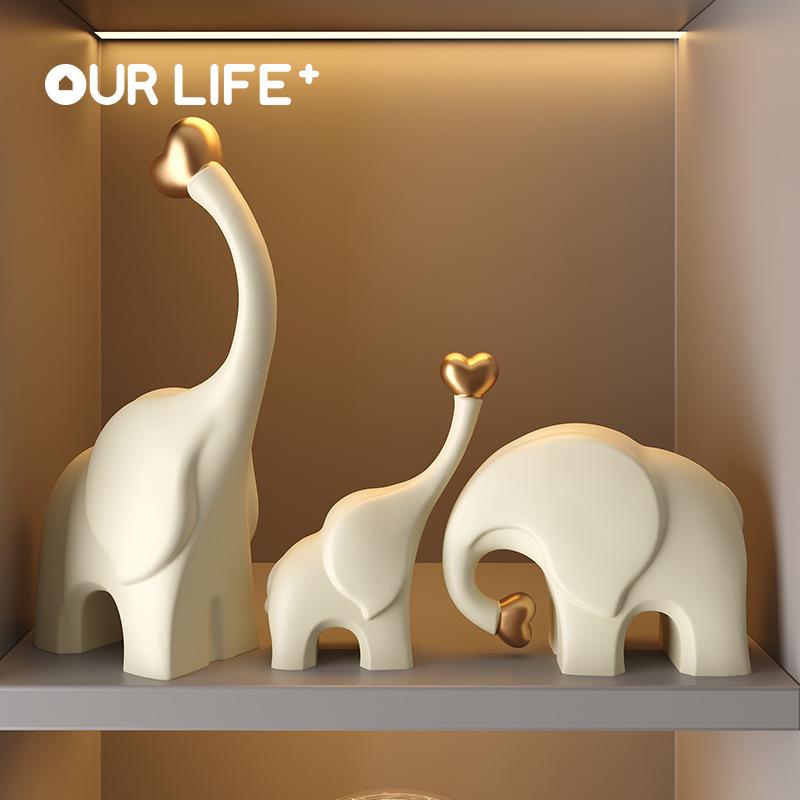 Family of Three Elephants Ceramic Ornament for Living Room Decoration