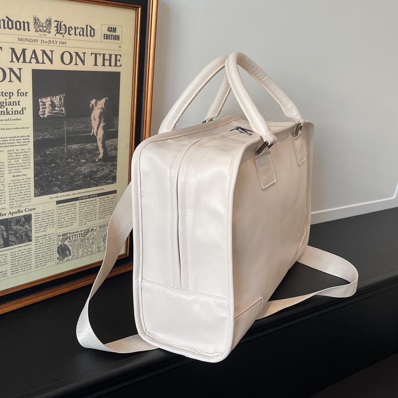 Premium Pu Duffle Bag for Unisex with Top Handle Stylish Travel Bag for Business and Weekend Trips