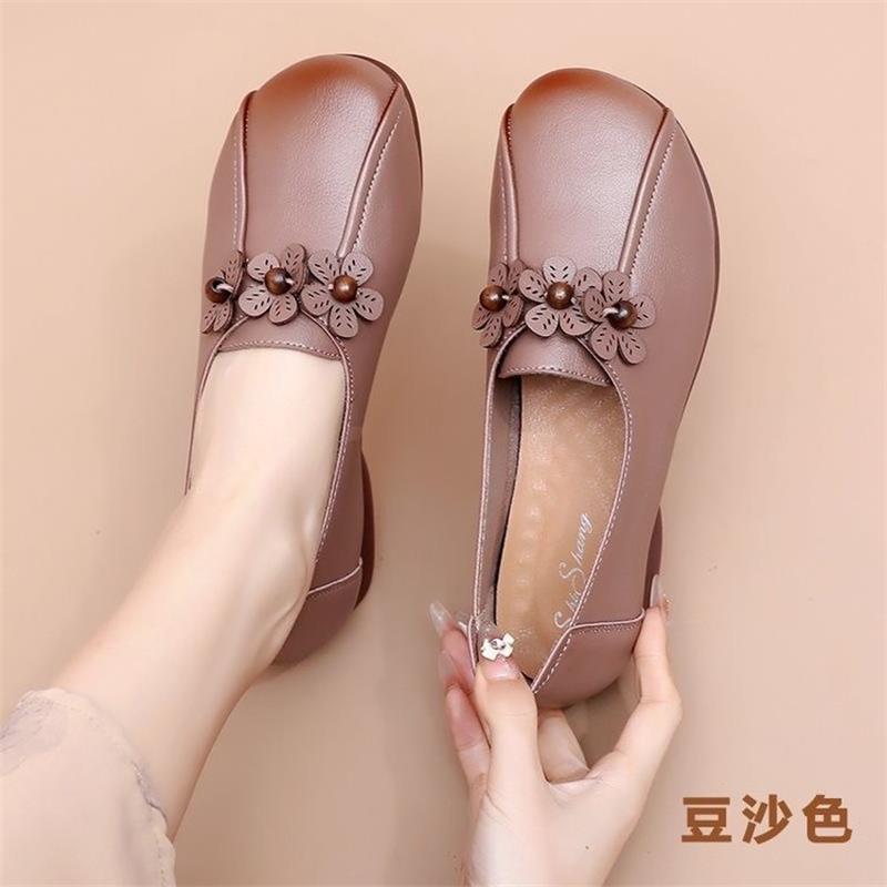 

Мама среднего возраста мягкая кожа новая одинарная обувь среднего возраста и пожилых людей на плоской подошве на одной педали с мягкой подошвой женская обувь пожилая нескользящая удобная кожа 40