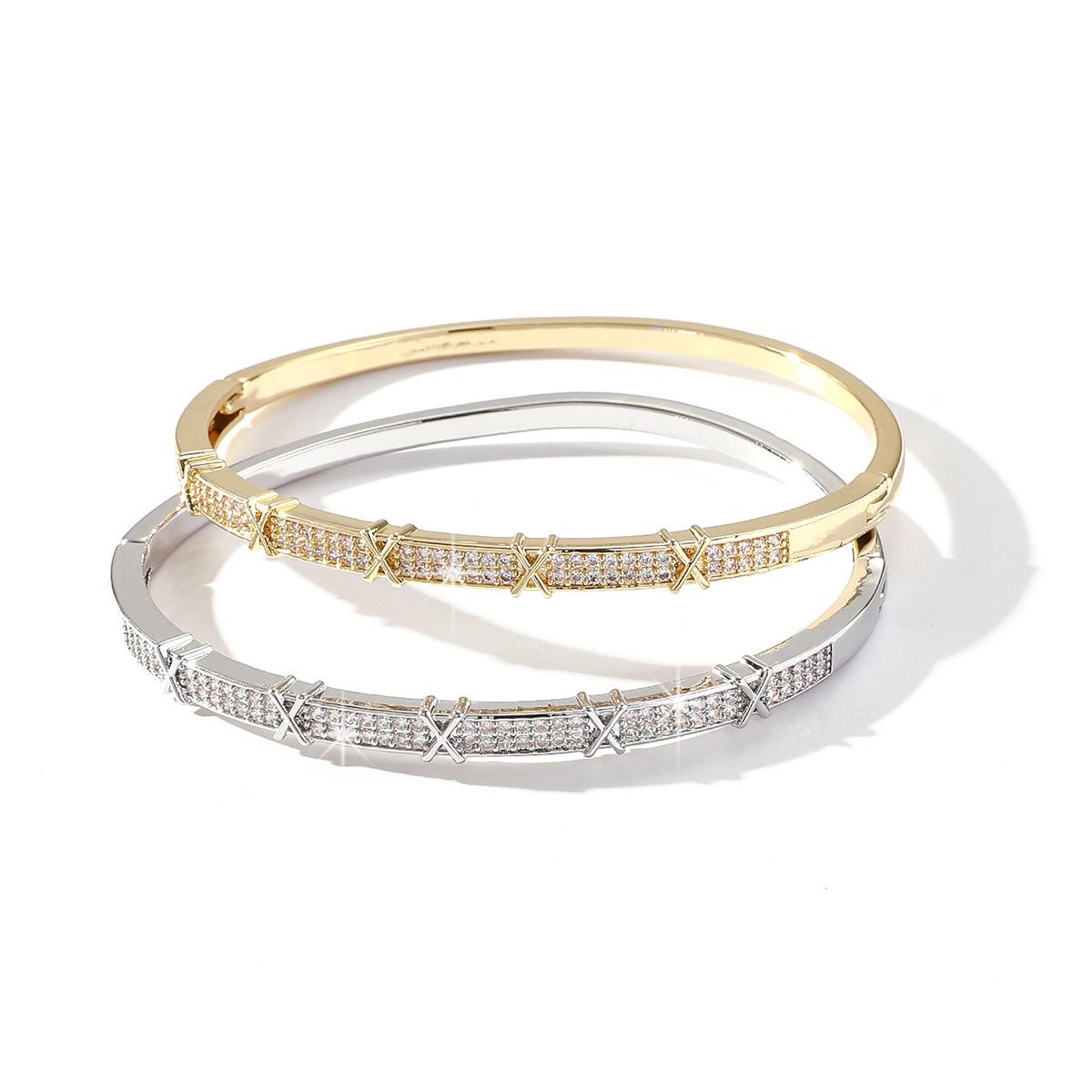 

FEEROW Howlite Bracelet: Women s Fashion, Minimalist, Exquisite High-End Jewelry